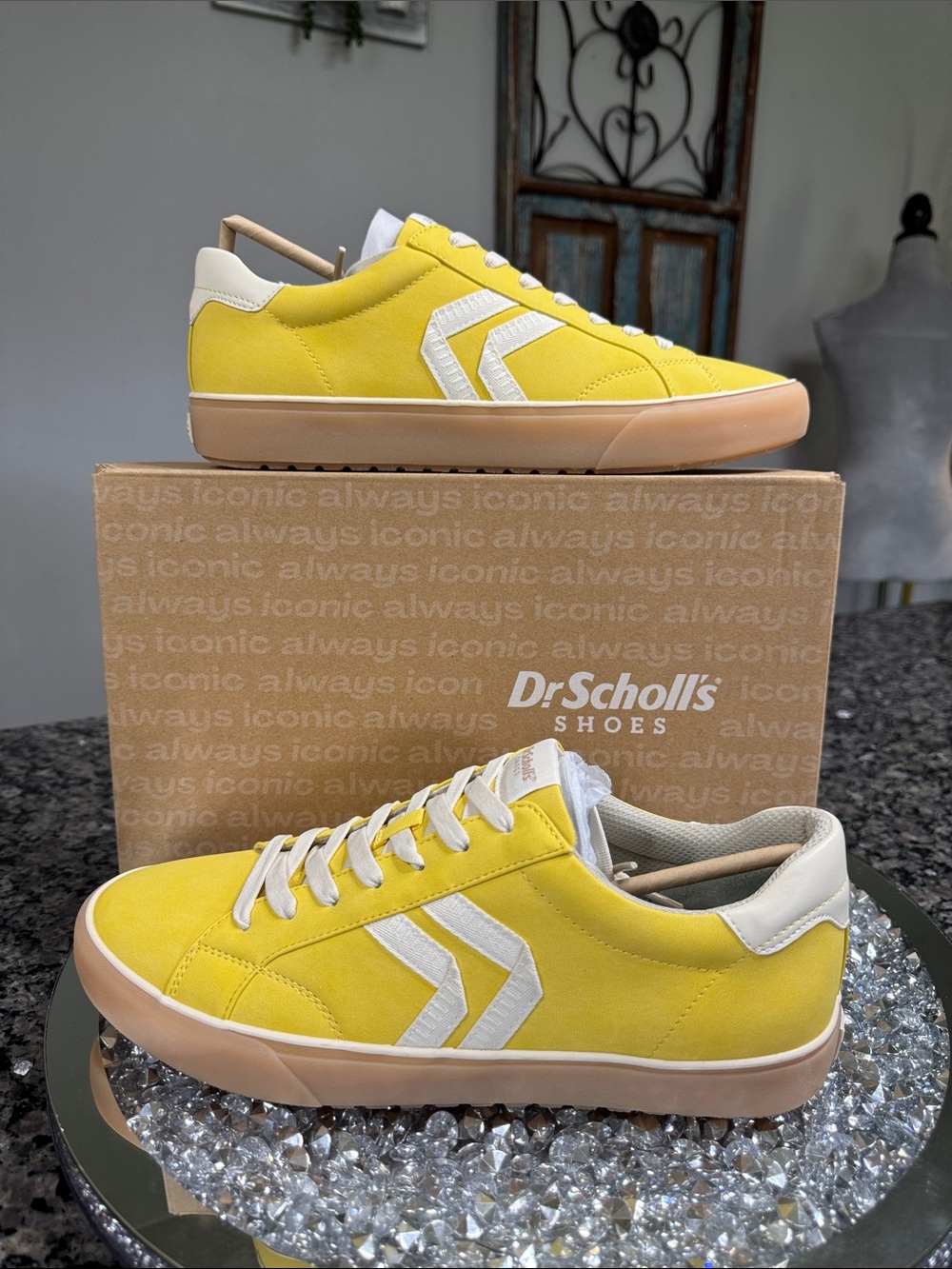 Dr. Scholl's offline lace Yellow and White Low-Top Sneakers NEW 11